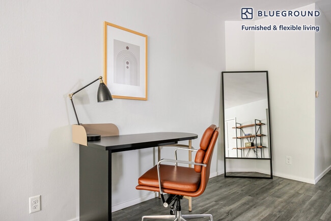 Building Photo - 1371 S Beverly Glen Blvd