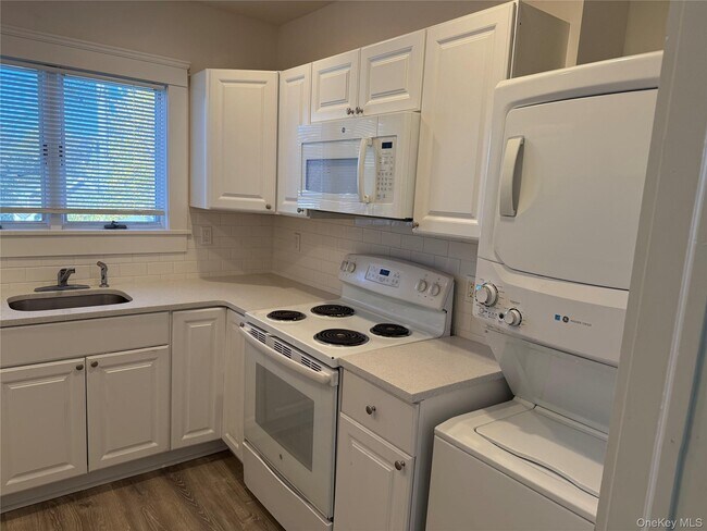 Foto del edificio - 593 Main St