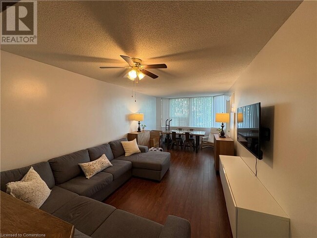 Photo du bâtiment - 1270 MAPLE CROSSING Blvd