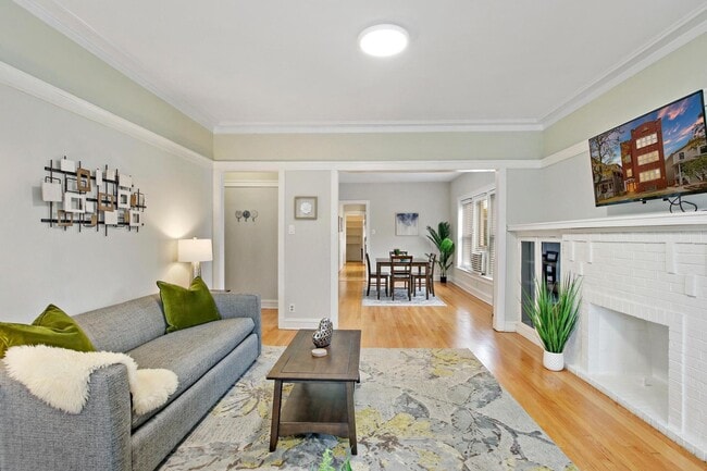 Foto del edificio - 2109 W Eastwood Ave