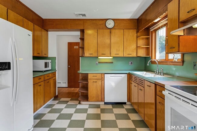 Building Photo - 67 Barclay Dr