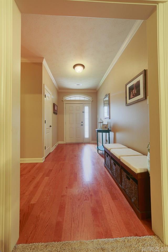 Foto del edificio - 24 Lakeland Dr