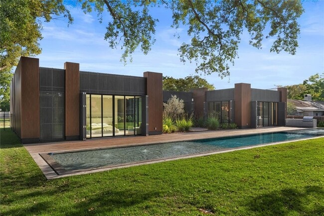 Foto del edificio - 8966 Easterling Dr