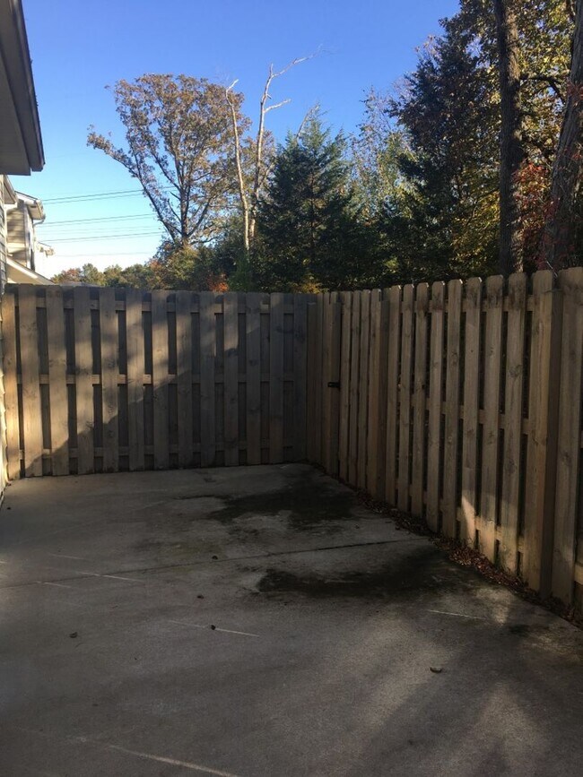 Building Photo - Coming Soon!!!    Like New End Unit Condo!
