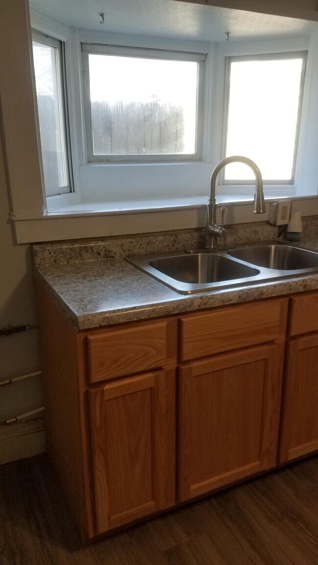 Building Photo - 416 E Lima St