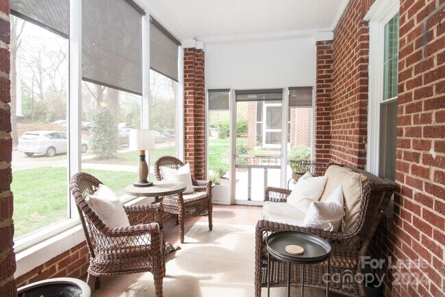 Foto del edificio - 2129 Dartmouth Pl
