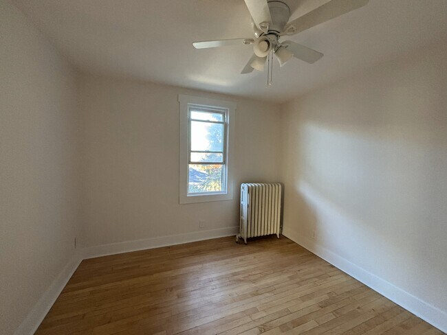 Cama 2 - 8039 White Ave