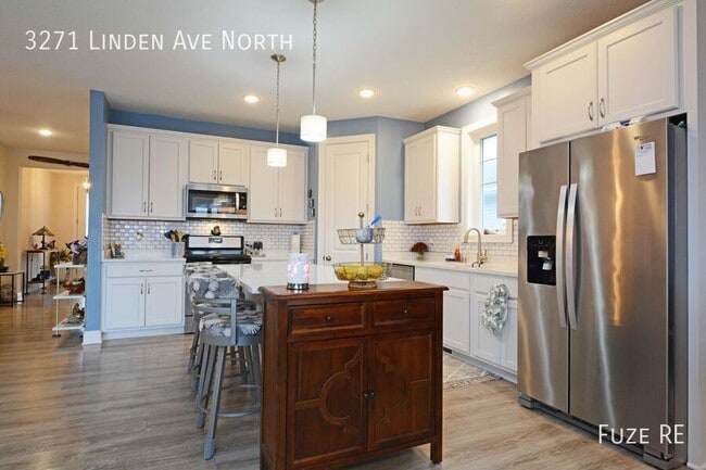 Building Photo - 3271 Linden Ave N