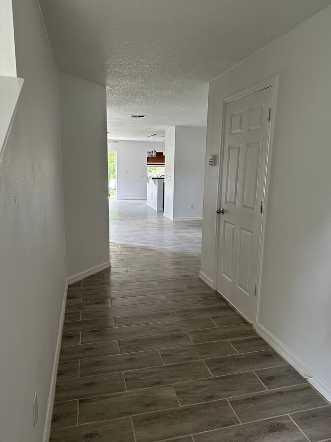 Entry way - 4080 Pitch Pine Cir
