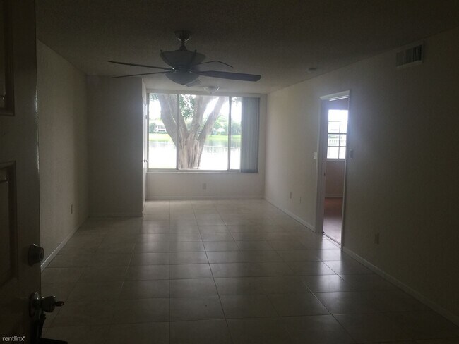 Building Photo - 1 br, 1 bath Condo - Lakeview Club 2880 110