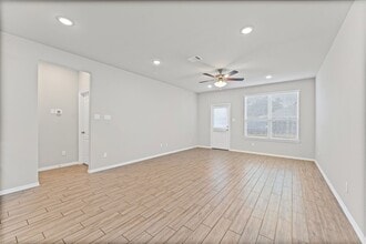 Building Photo - 10818 Catclaw Ct