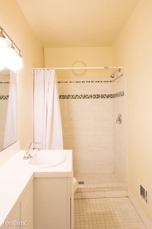 Building Photo - 723 Packard St