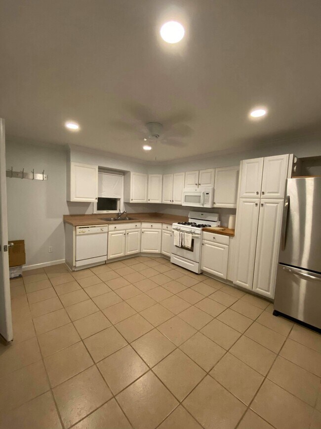 Foto del edificio - 190 Hollow Tree Ridge Rd