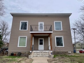 Building Photo - 603 NE Main St
