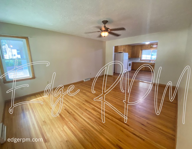 Building Photo - 3 bedroom 1 bath DUPLEX