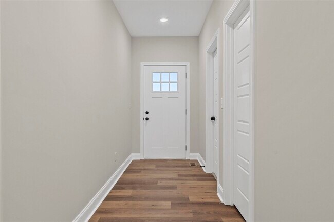 Building Photo - 716 Sheldrake Ln