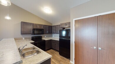 Kitchen - Pinnacle Point Apartments