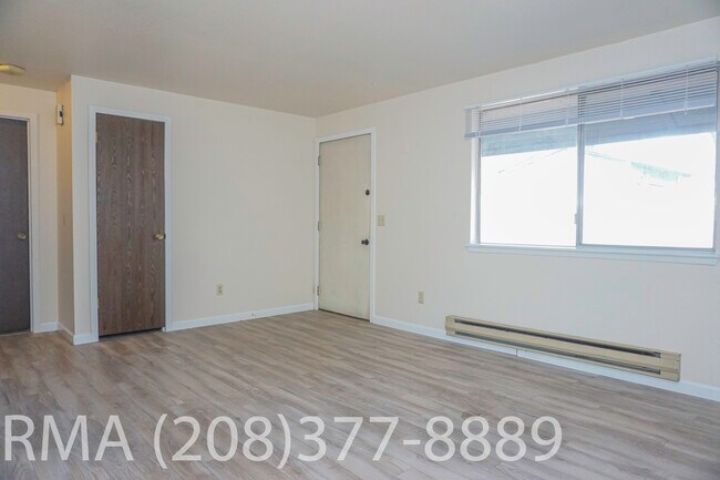Building Photo - 833 N 28th St