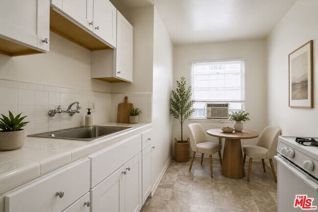 Foto del edificio - 8551 Holloway Dr