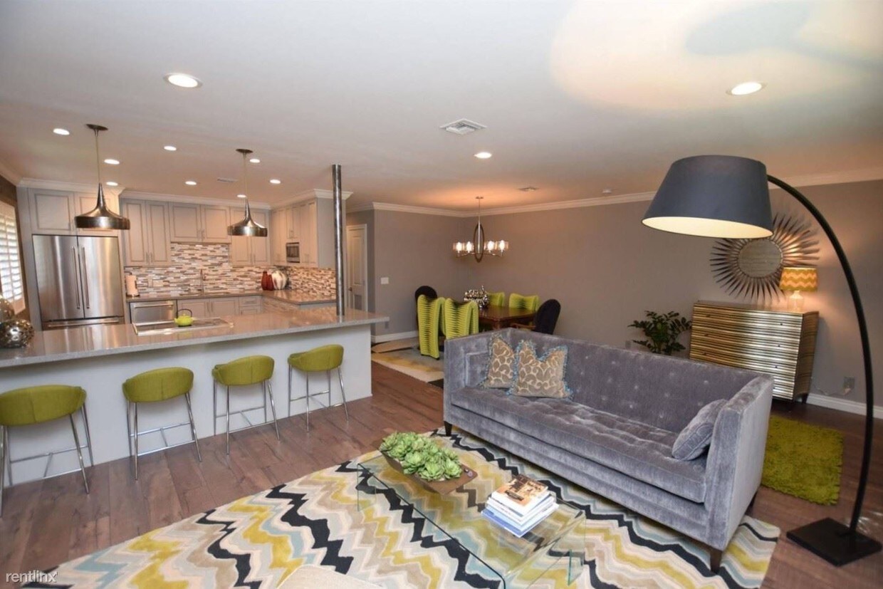 Foto principal - 3 br, 3 bath Condo - 543 E Arrow Hwy Apt 46