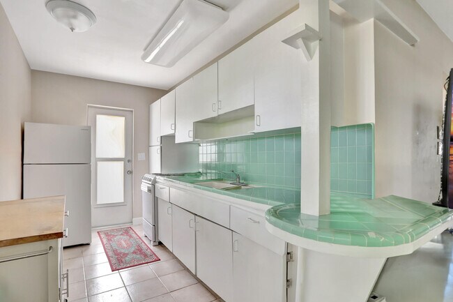 Foto del edificio - 3208 NE 8th Ct