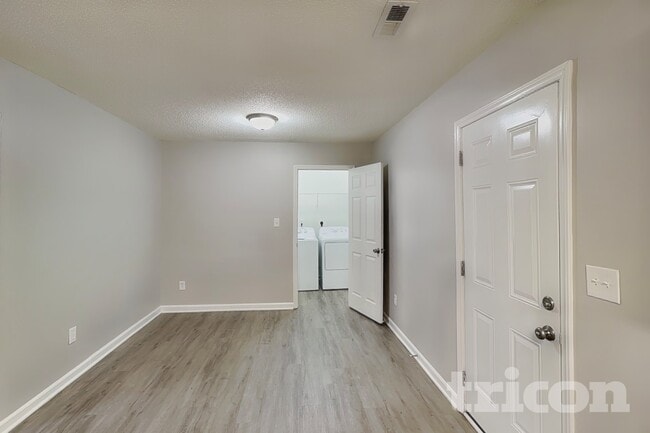 Building Photo - 7112 Windsong Way