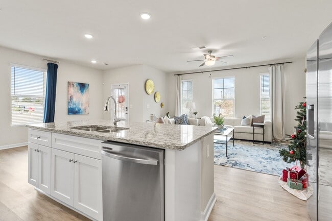 Building Photo - 3 Bedroom/2.5 Bathroom Townhome in Conyers!