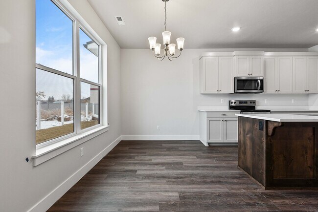 Foto del edificio - Awesome end unit 3 Bed 2.5 Bath townhome i...
