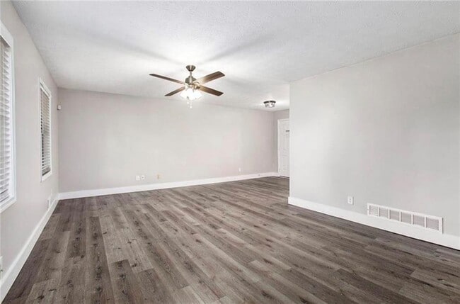 Foto del edificio - 5700 Tracy Dr SE