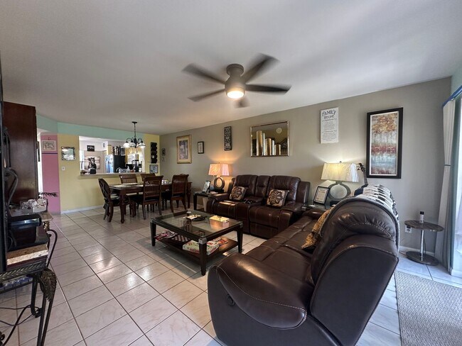 Foto del edificio - 1448 Churchill Cir