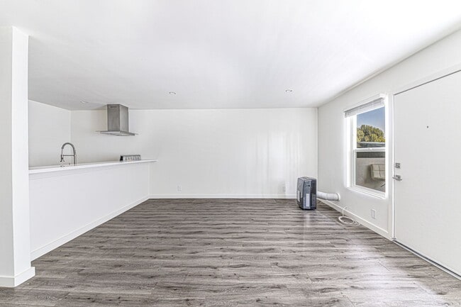 Building Photo - 5005 August St