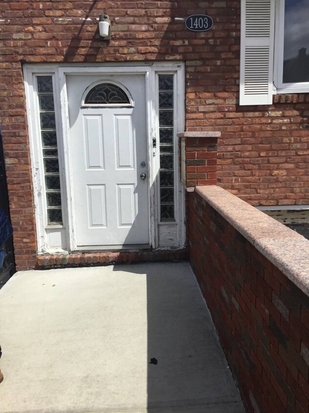 Primary Photo - 1403 E 103rd St