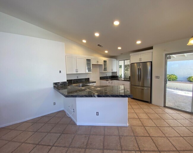 Foto del edificio - RARE SINGLE-STORY SUMMERLIN HOME. 2/2 + Den.