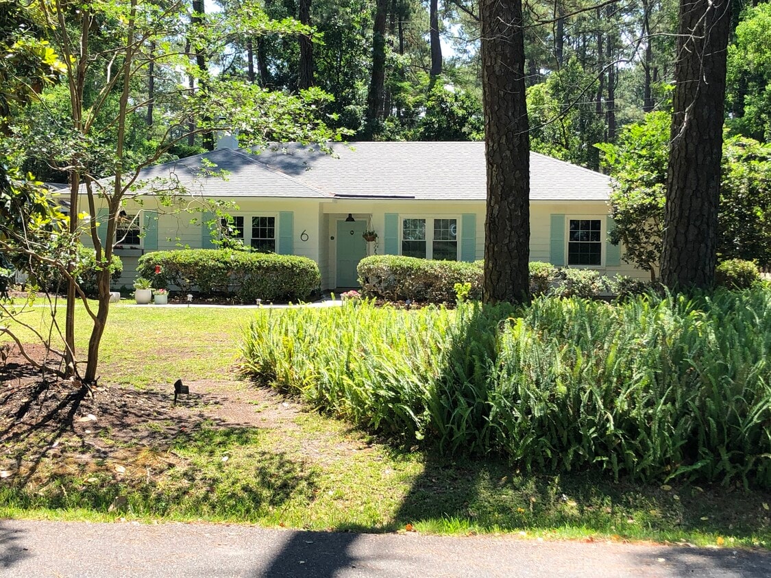 Primary Photo - 6 Pinewood Ave
