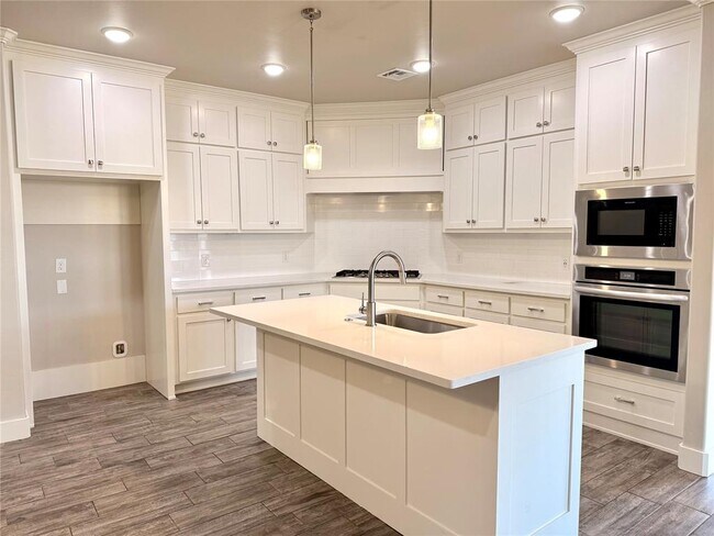 Foto del edificio - 1421 Hickory Trl