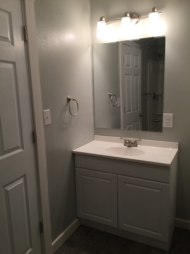 Bathroom - 316 Ellis Street