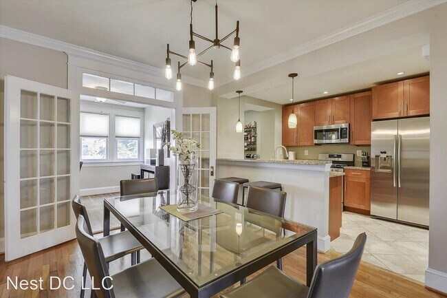 Foto del edificio - 3 br, 2.5 bath House - 104 U St NE