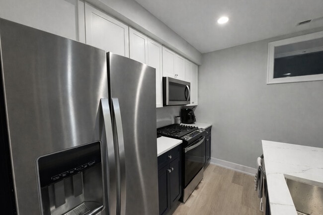 Foto del edificio - 1535 N Maplewood Ave