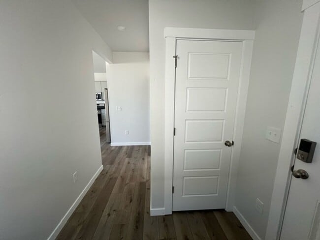 Building Photo - Brand New Home with Stunning Finishes!