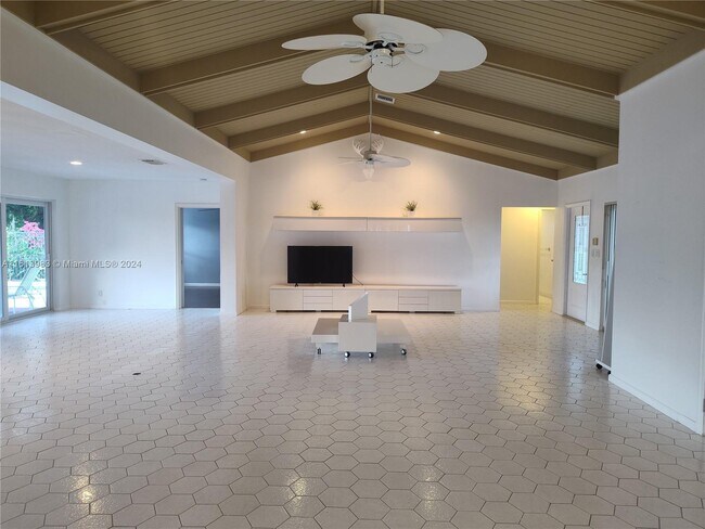 Foto del edificio - 5005 Banyan Ln