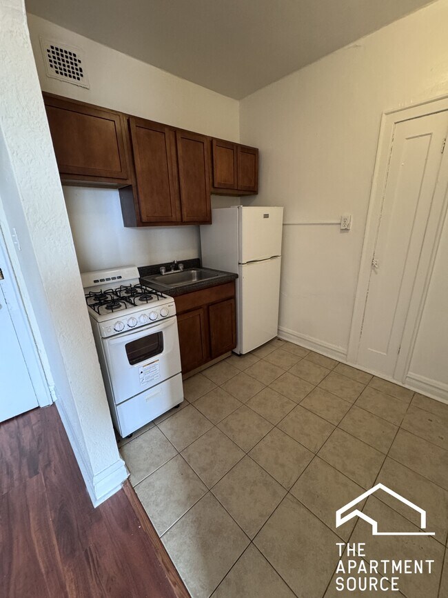 Foto del edificio - 4829 N Damen Ave