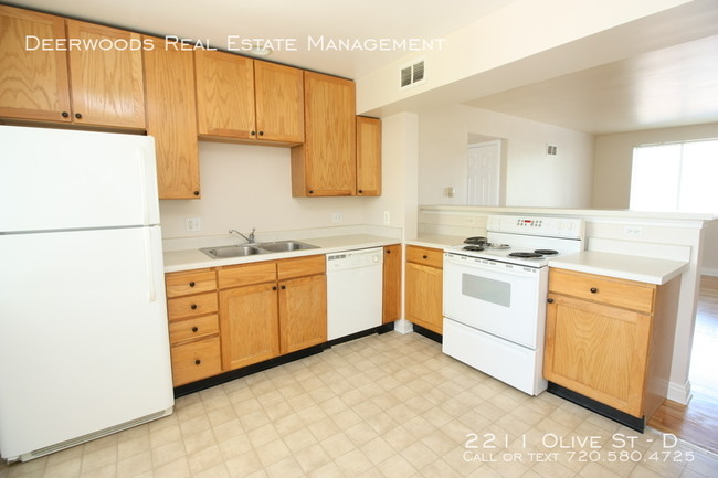 Building Photo - 2211 Olive St
