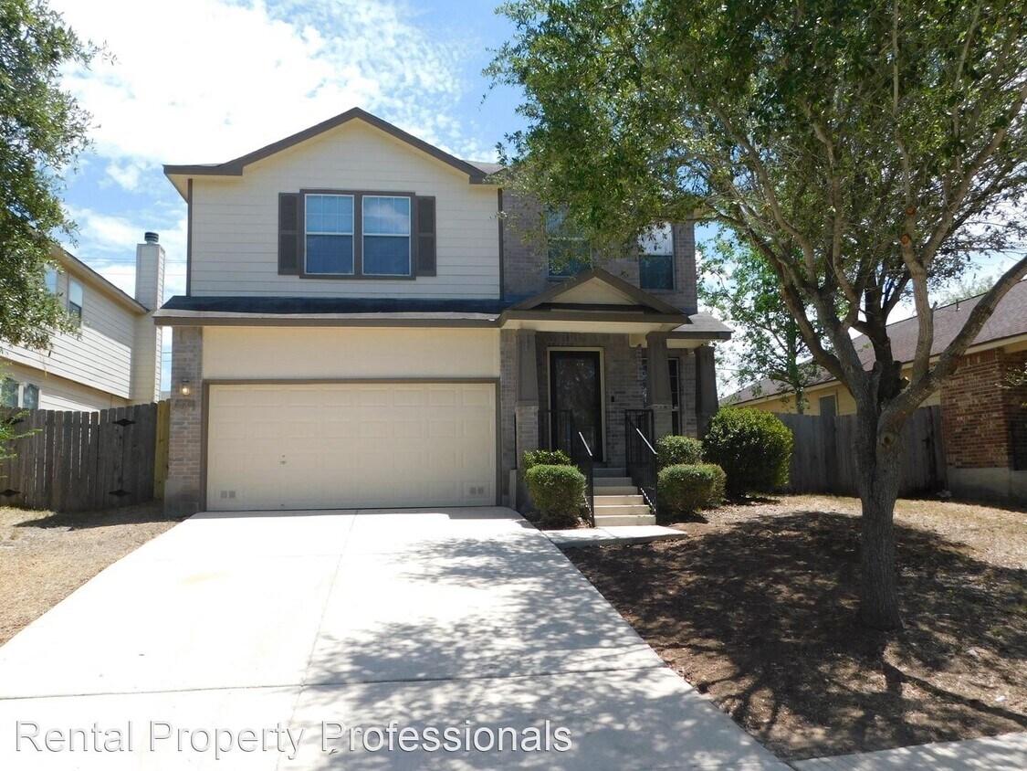 Primary Photo - 4 br, 2.5 bath House - 10386 Oakwood Crest