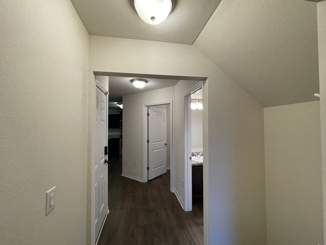 Building Photo - Great 3 Bedroom in North Pensacola