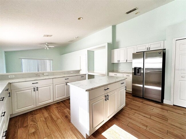 Building Photo - 4663 Doral Park Ave