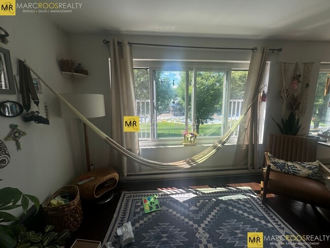 Building Photo - 132 Marginal St