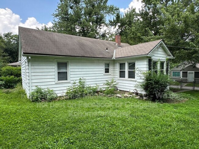 Building Photo - 6101 Fontana St