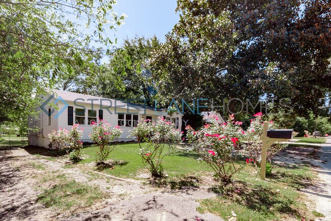 Foto del edificio - HOLIDAY SPECIAL! SIGN A LEASE BY NOVEMBER ...