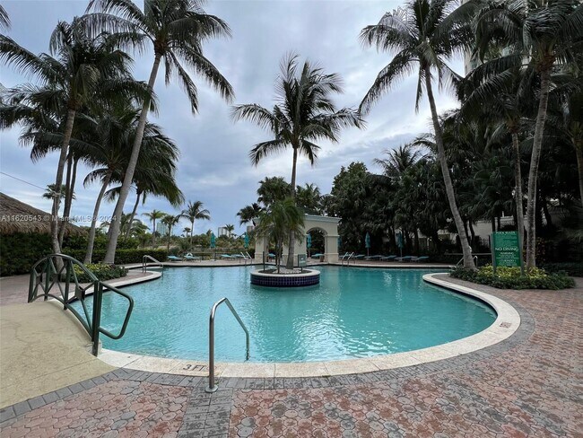 Foto del edificio - 19501 W Country Club Dr