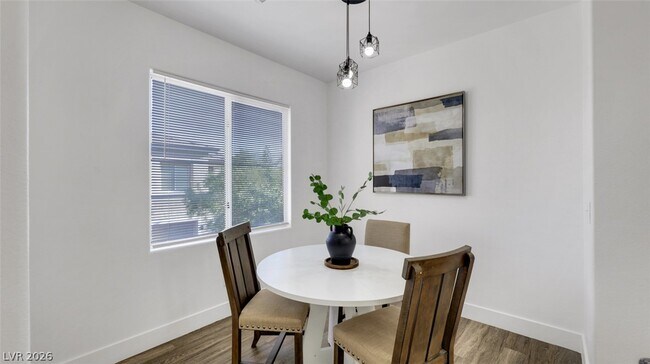 Foto del edificio - 721 Peachy Canyon Cir